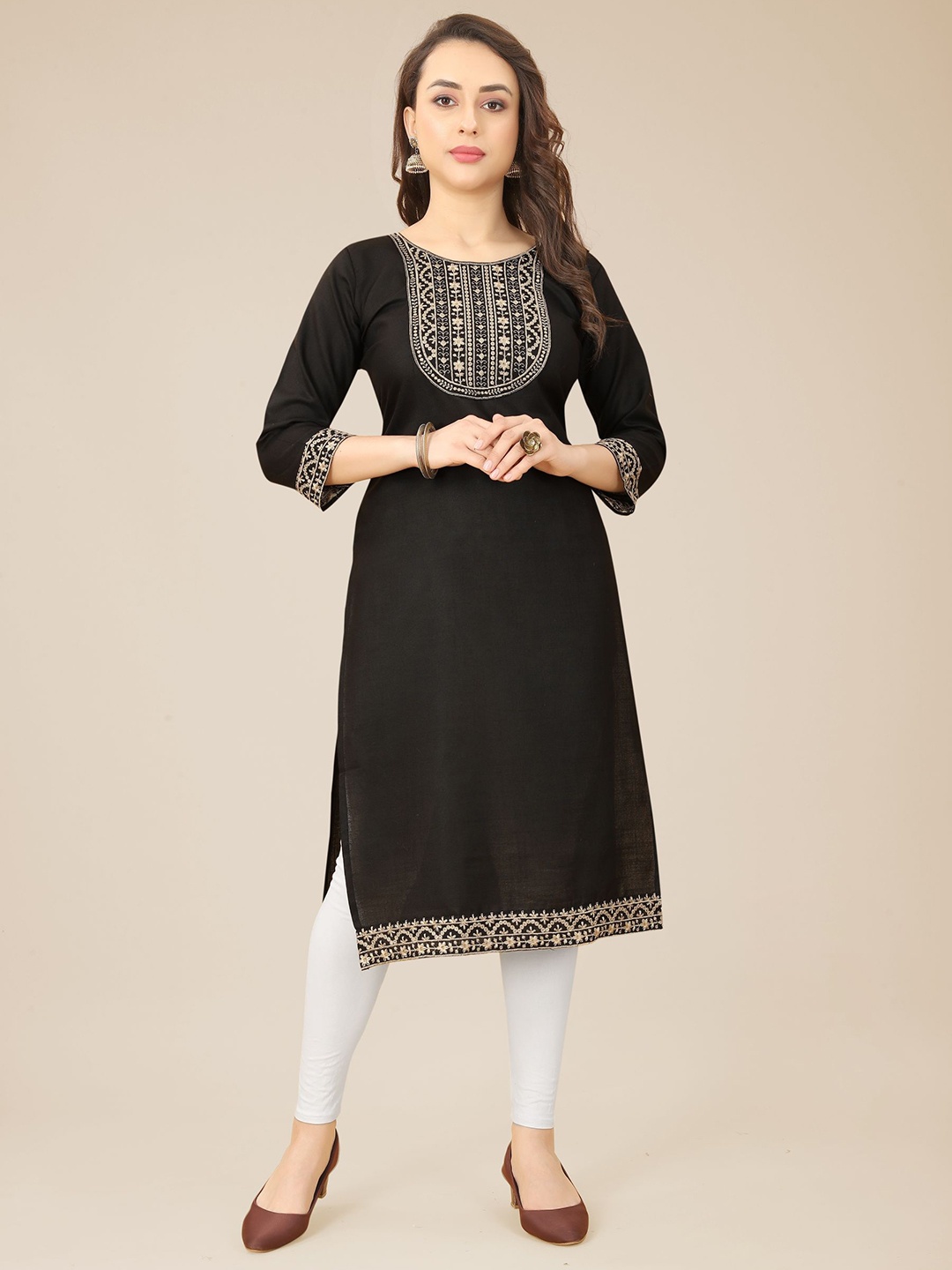 

VAIRAGEE Floral Yoke & Border Thread Work Kurta, Black