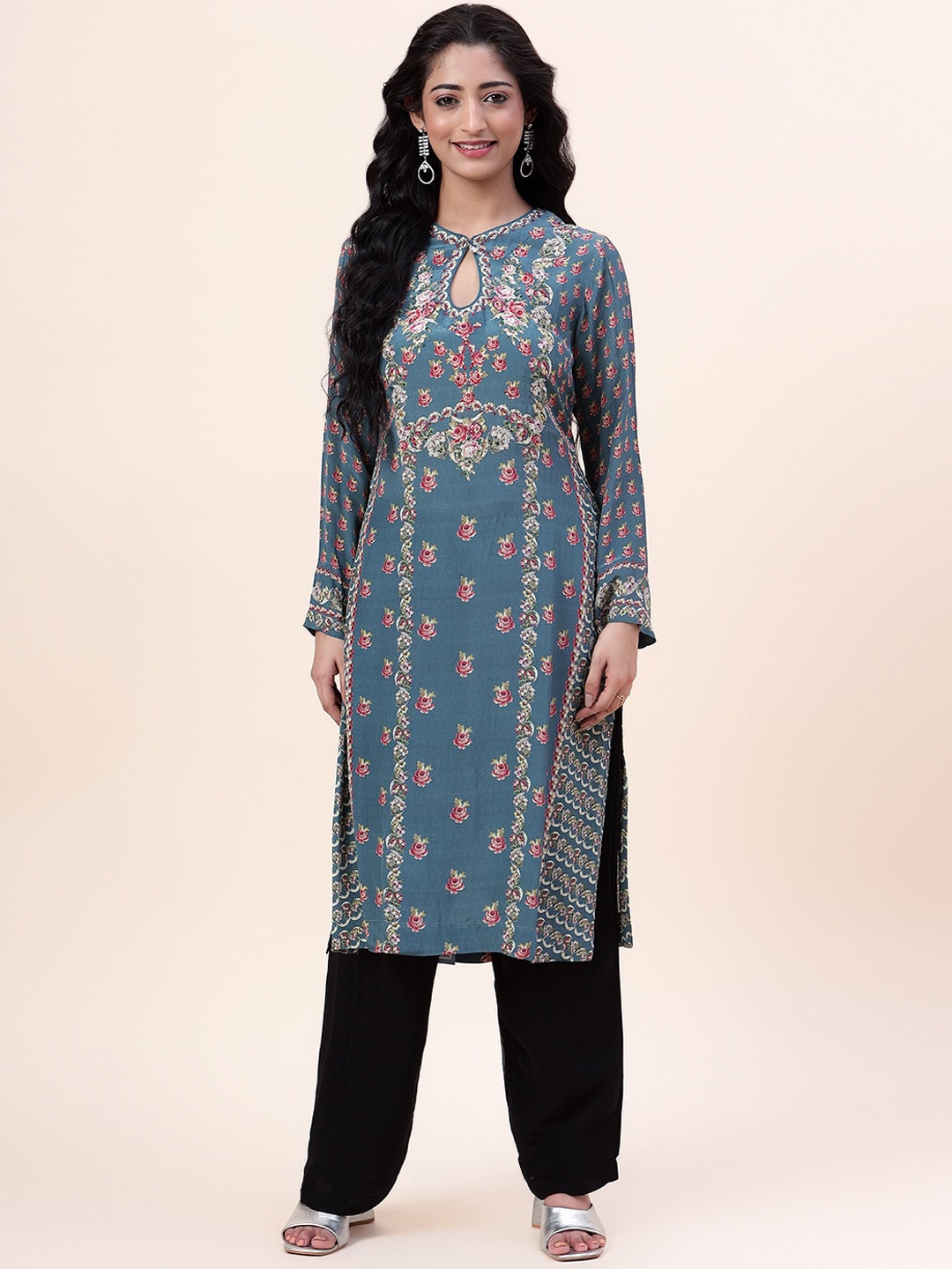 

Meena Bazaar Floral Printed Round Neck Sequinned Work Kurta, Grey