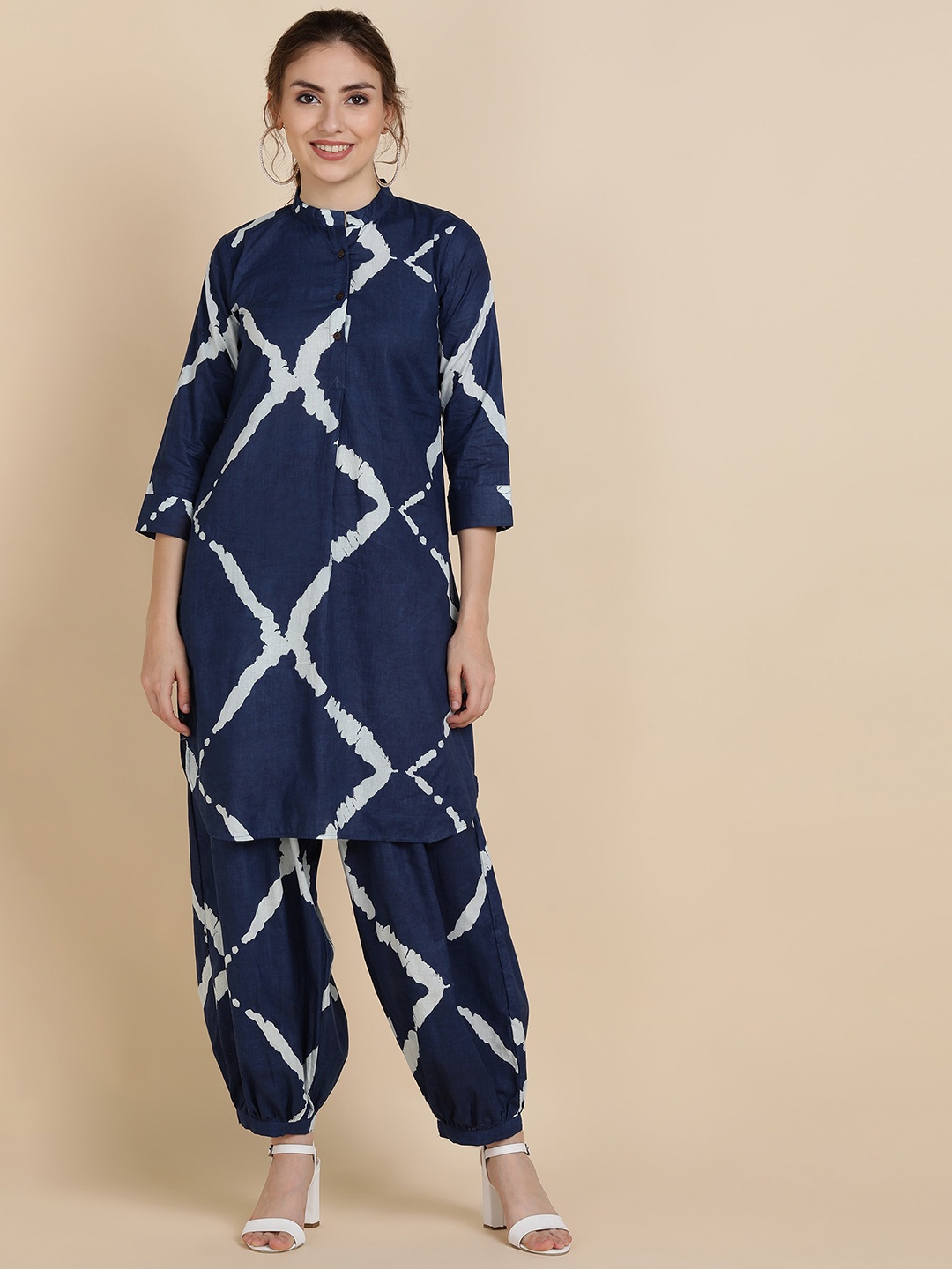 

Sangria Dyed Pure Cotton Kurta With Salwar, Navy blue