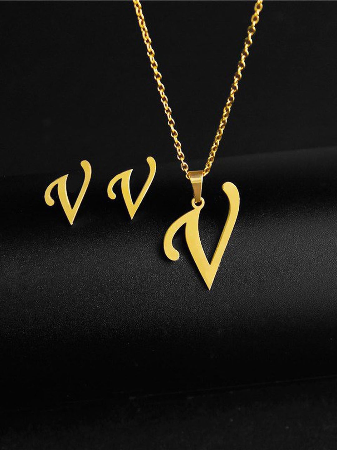 

MYKI Gold-Plated Alphabet V Letter Pendant With Earring