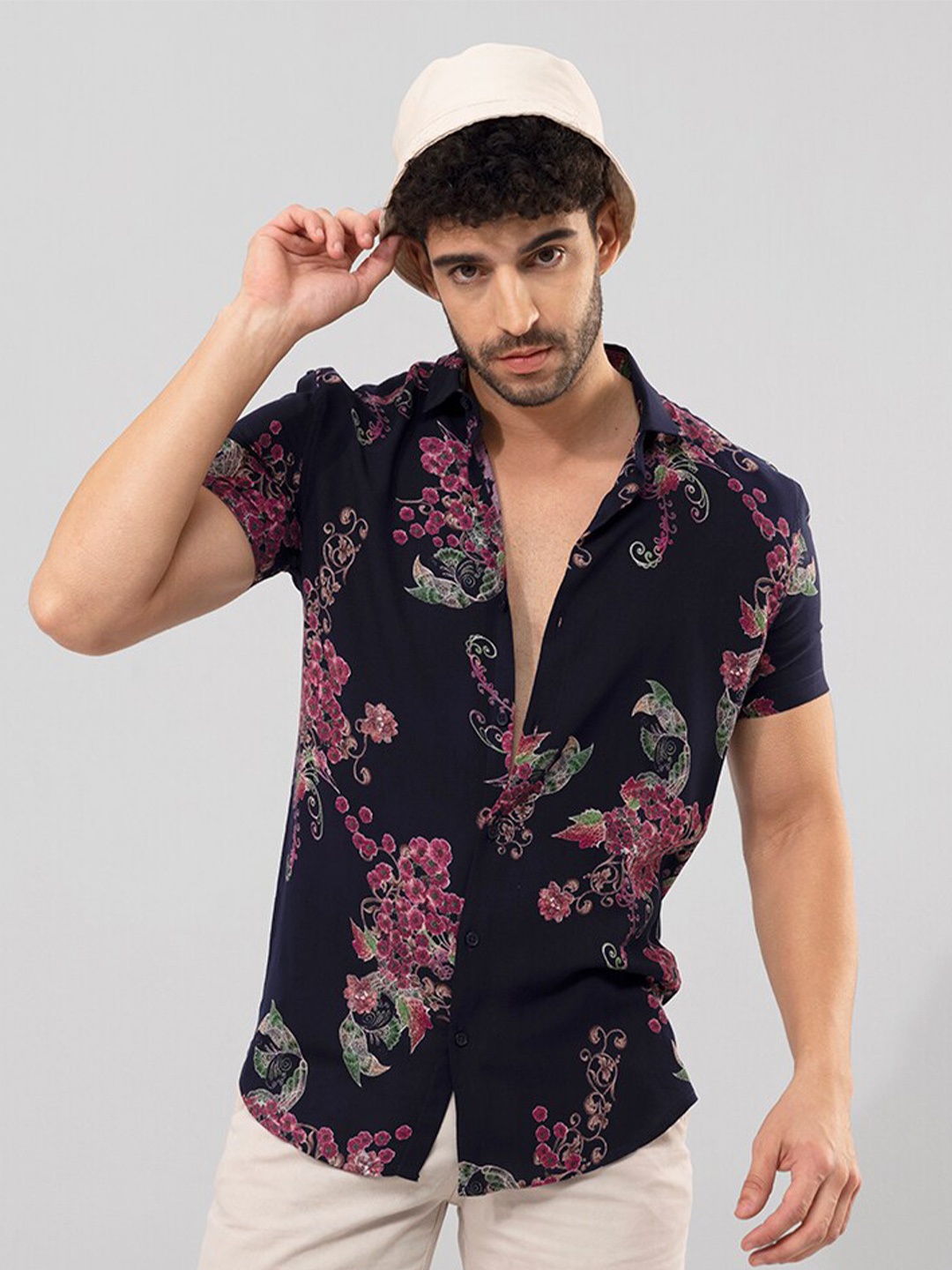 

Snitch Black Slim Fit Floral Printed Casual Shirt