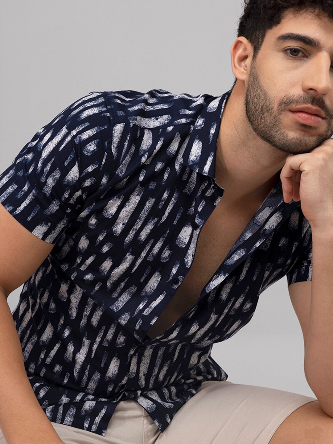 

Snitch Navy Blue Slim Fit Abstract Printed Cotton Casual Shirt