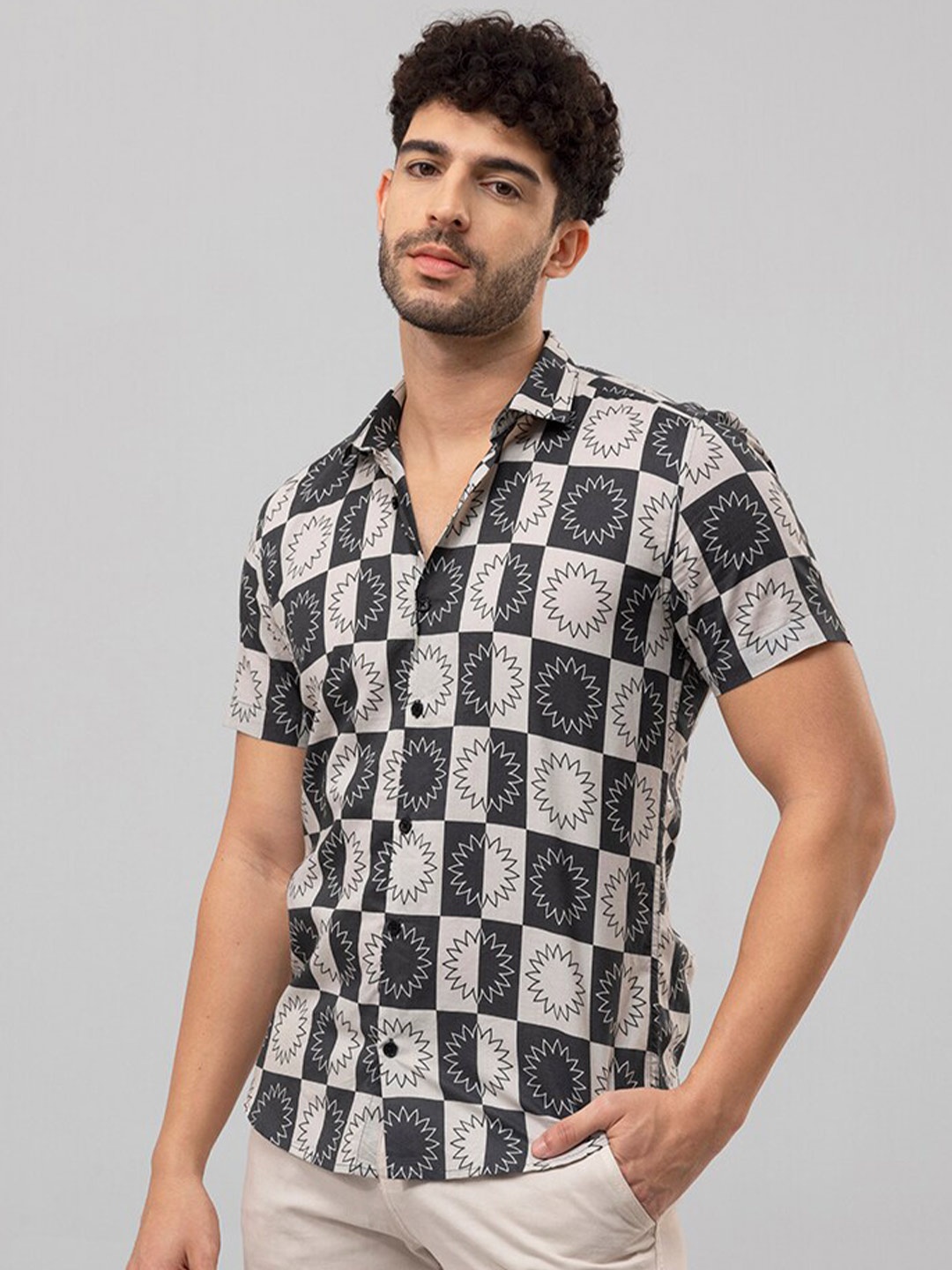 

Snitch Black Slim Fit Geometric Printed Cotton Casual Shirt