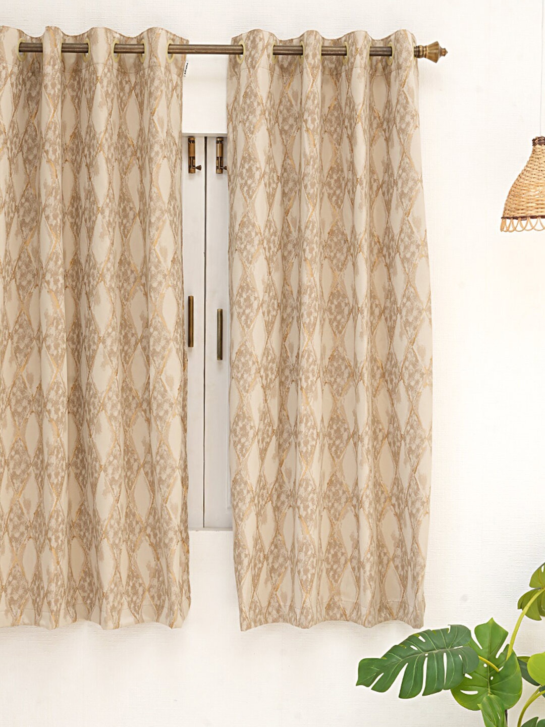 

Ariana Gold-Toned Geometric Printed Room Darkening Window Curtain