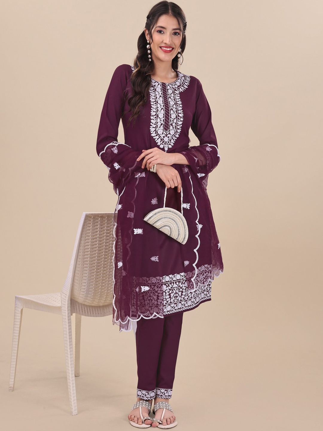 

Inddus Mauve Floral Embroidered Thread Work Straight Kurta & Trousers With Dupatta