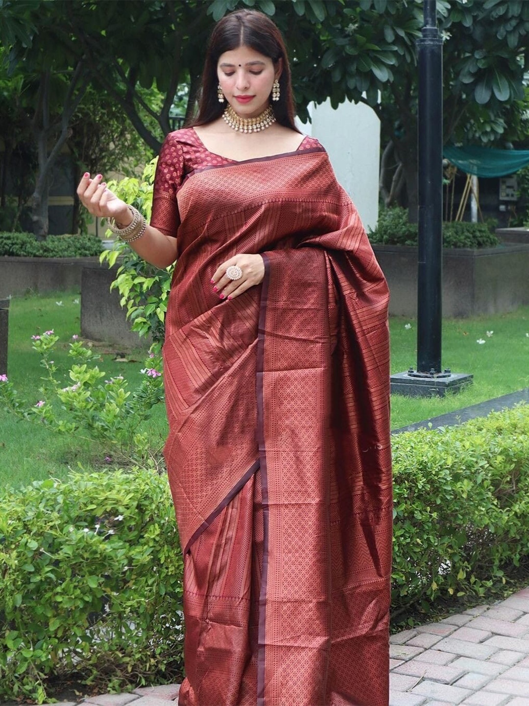 

TIEXA Striped Woven Design Zari Pure Silk Banarasi Saree, Maroon