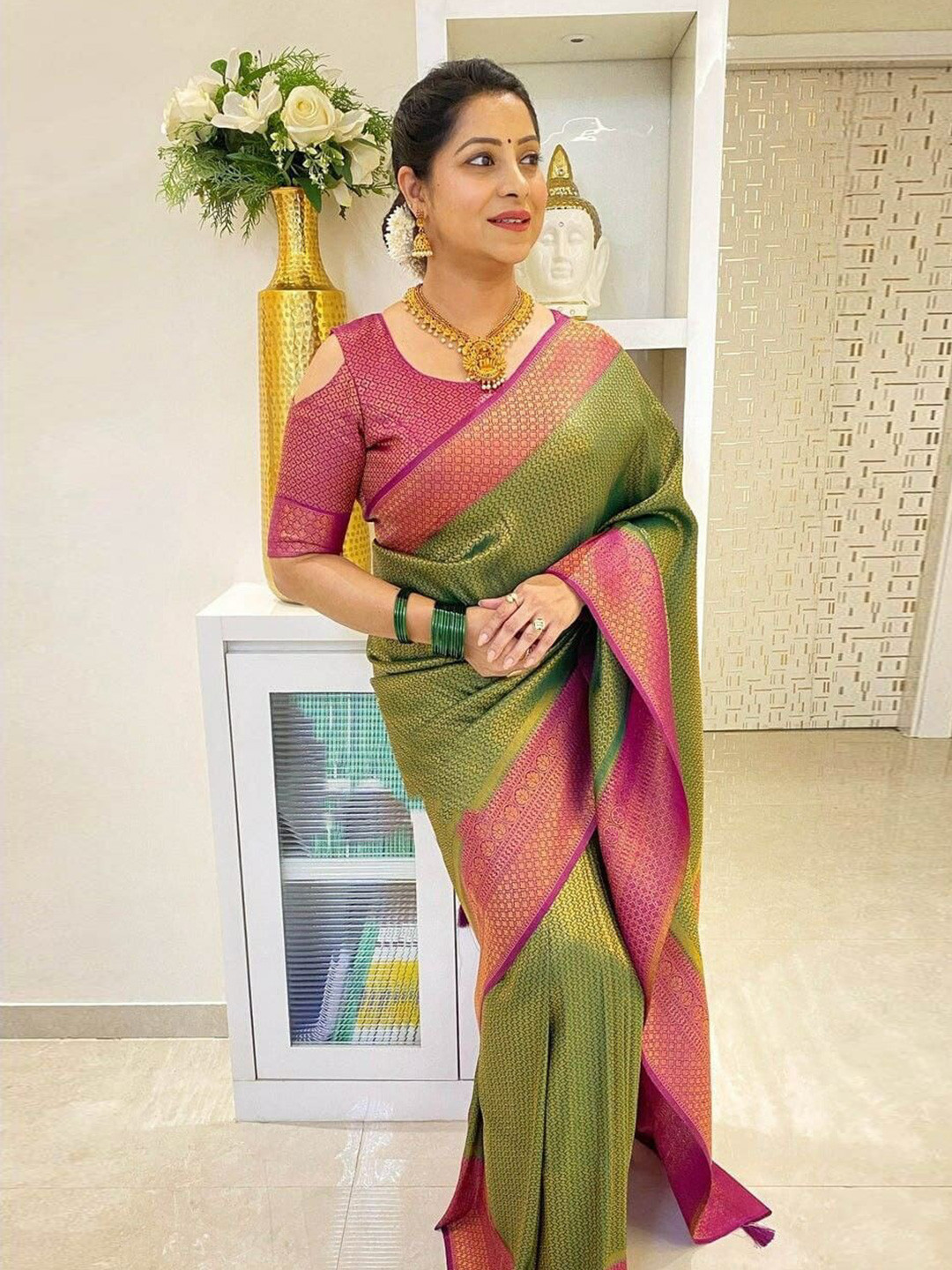 

TIEXA Woven Design Zari Pure Silk Banarasi Saree, Green