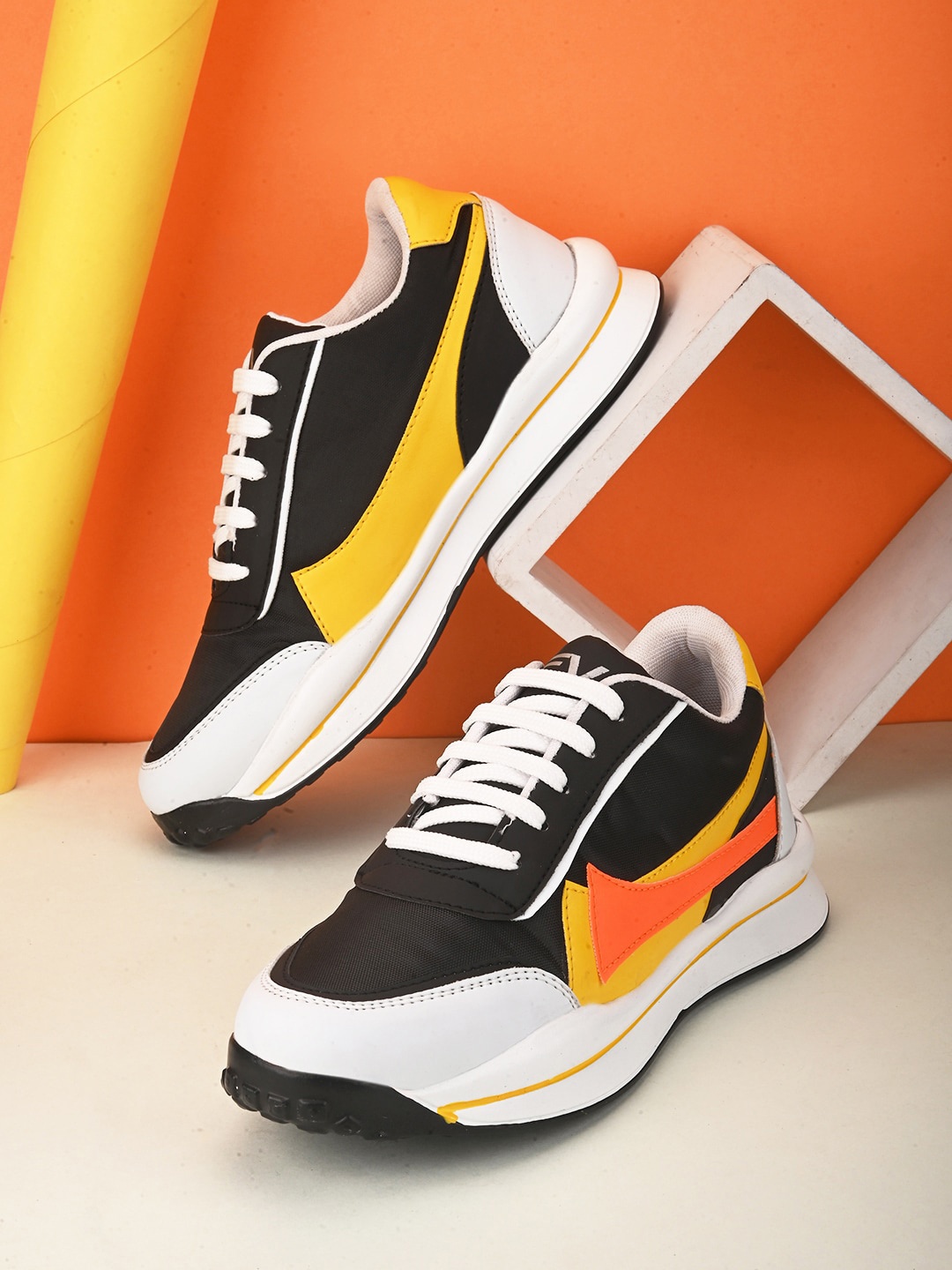 

Fashion Victim Men Colourblocked Lightweight Mesh Sneakers, Black
