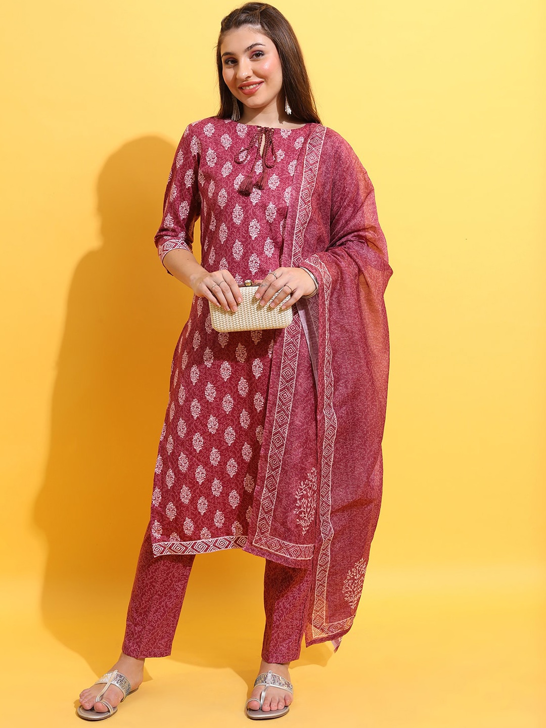 

KETCH Ethnic Printed Regular Kurta with Trousers & With Dupatta, Maroon