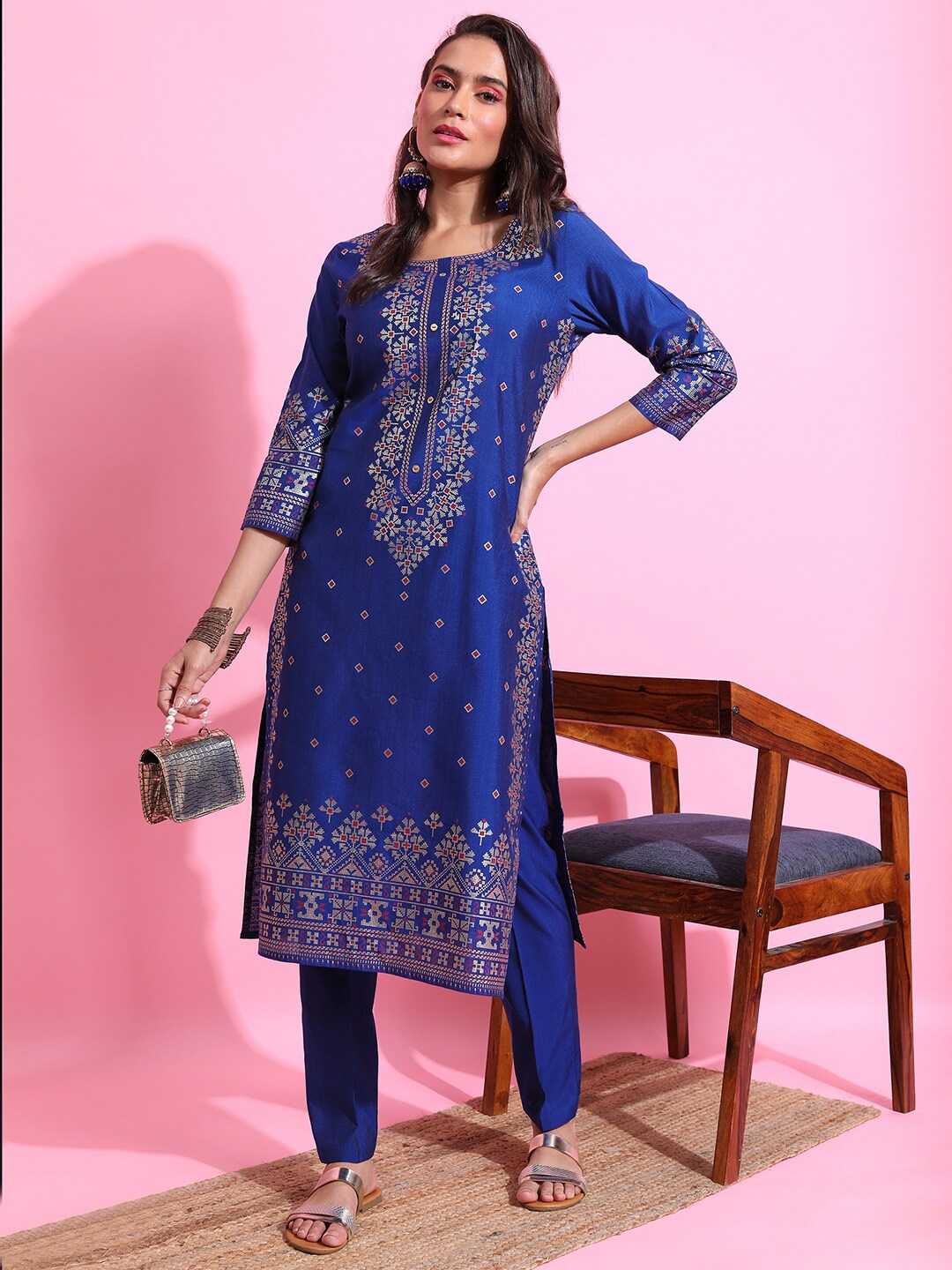 

Vishudh Women Blue & White Ethnic Motifs Printed Regular Kurta With Trousers