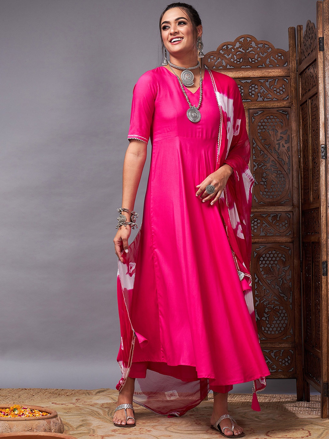 

Shae by SASSAFRAS Fuchsia Gotta Pattai Detail Kurta with Trousers & With Dupatta