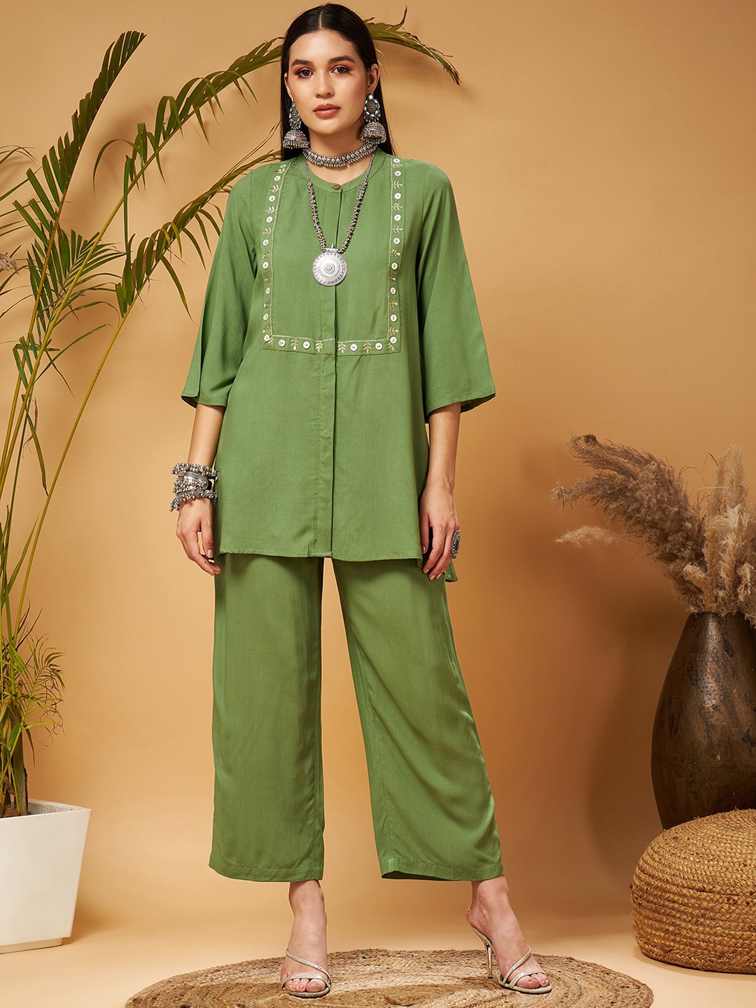 

Shae by SASSAFRAS Green Floral Embroidered Regular Kurti With Palazzos