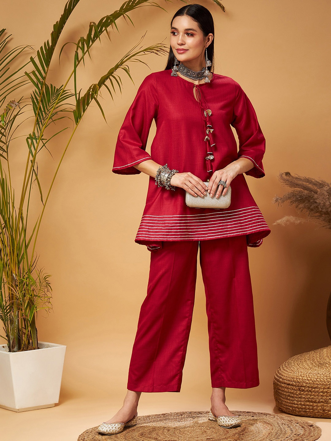 

Shae by SASSAFRAS Maroon Tie Up Neck Flared Sleeves Kurta set