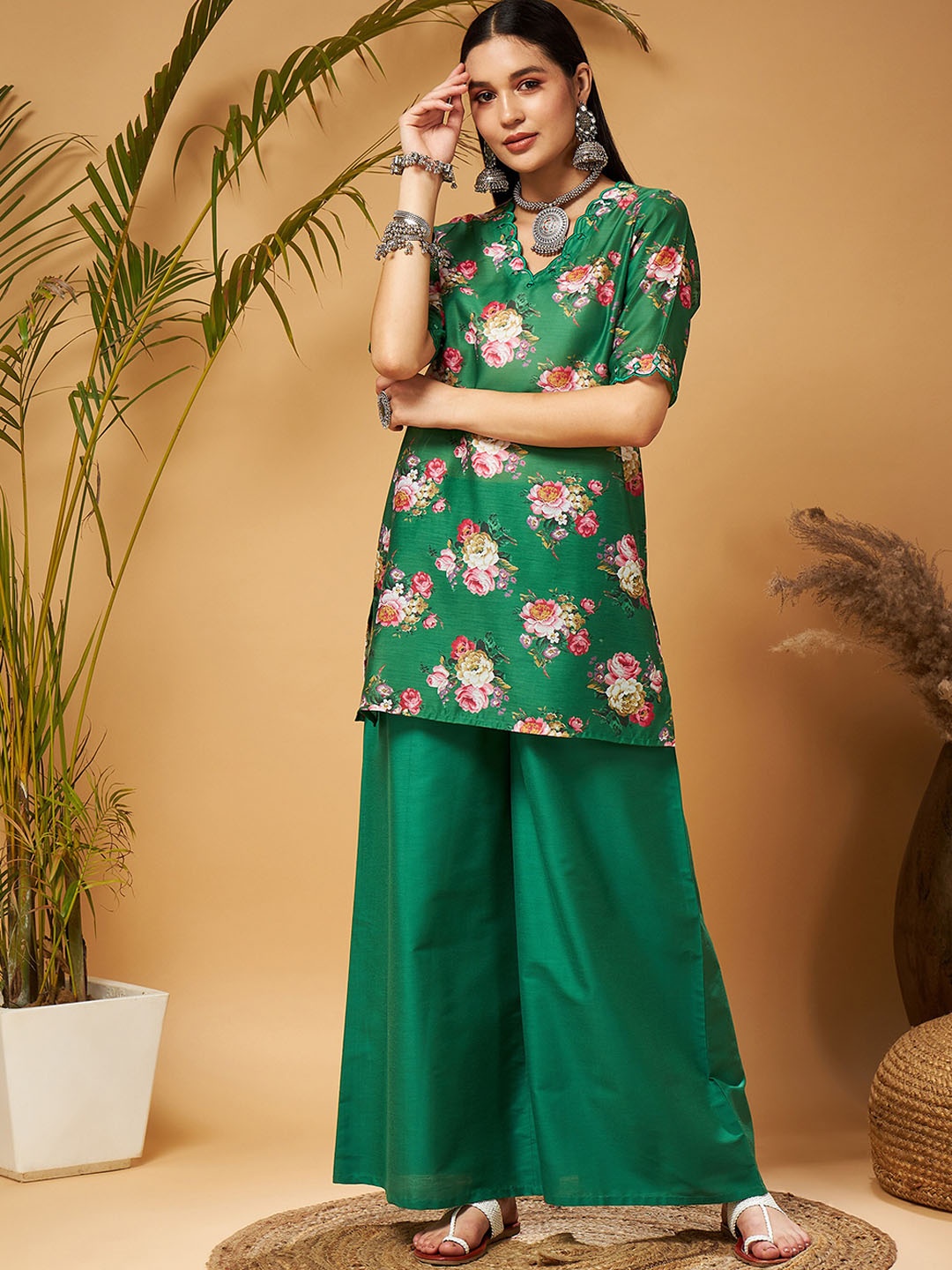 

Shae by SASSAFRAS Green Floral Printed Kurta With Palazzos
