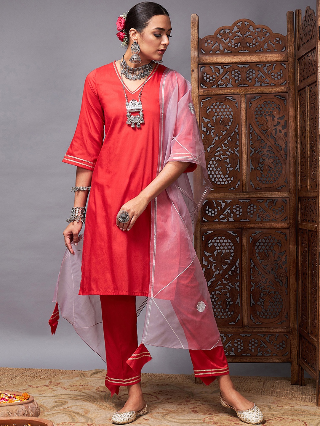 

Shae by SASSAFRAS Red V-Neck Kurta with Trousers & Dupatta