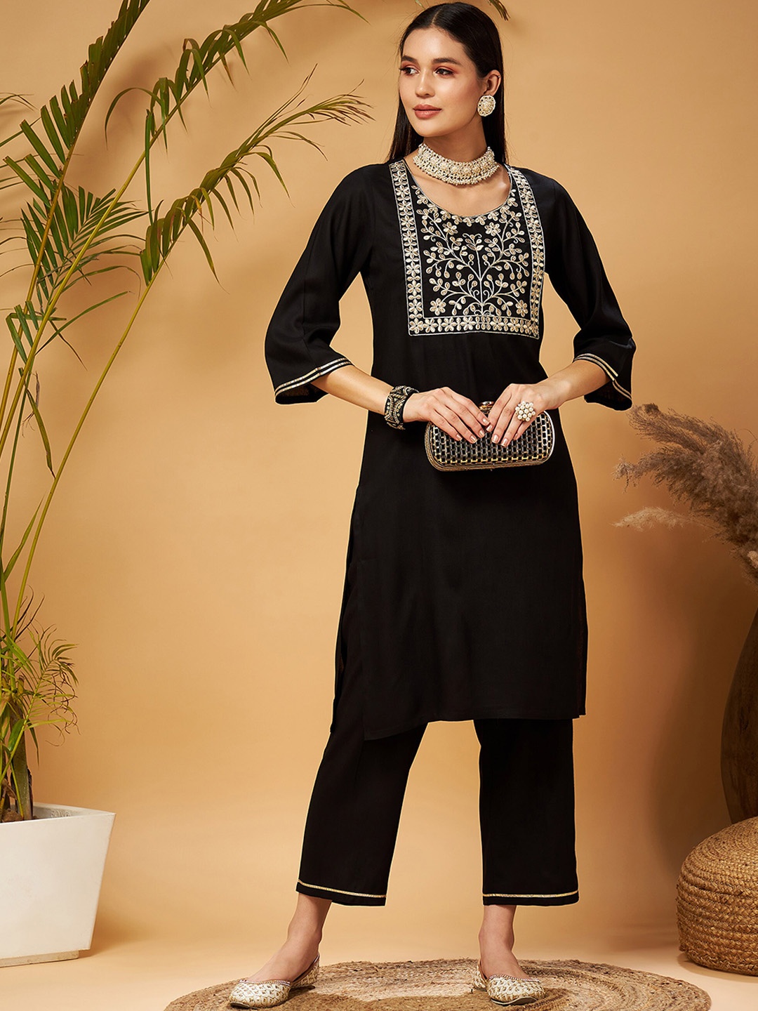 

Shae by SASSAFRAS Black Floral Embroidered Kurta With Trousers