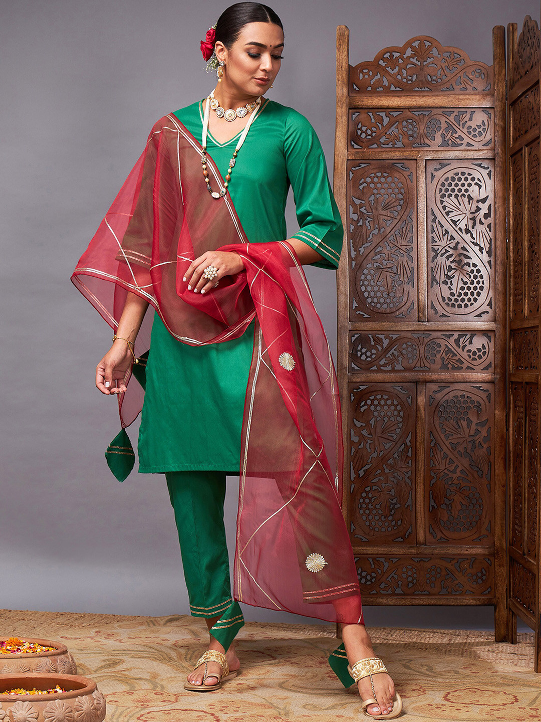 

Shae by SASSAFRAS Green V-Neck Kurta with Trousers & Dupatta
