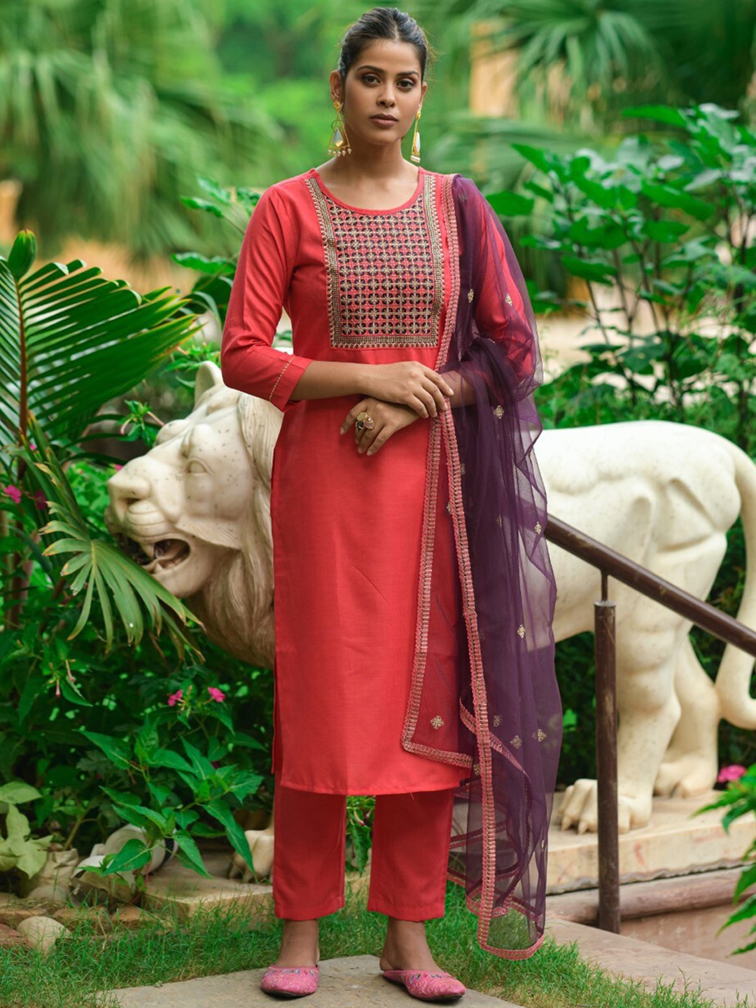 

FAVRIZ Thread Work Yoke Designed Regular Kurta with Trousers & Dupatta, Red