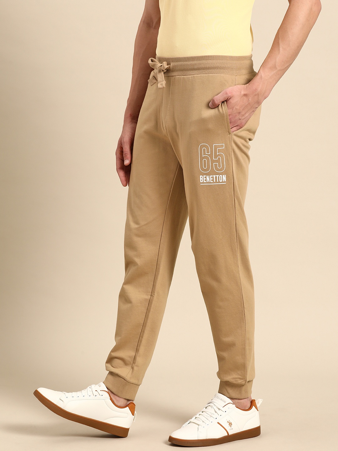 

United Colors of Benetton Men Solid Pure Cotton Joggers, Brown