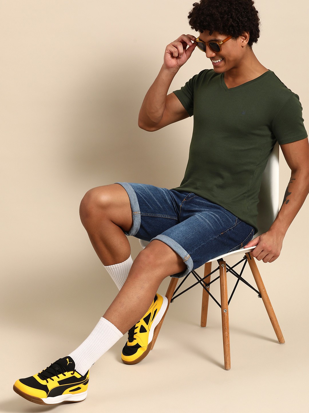 

United Colors of Benetton Men V-Neck T-shirt, Olive