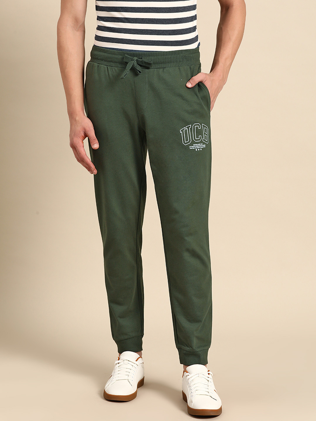 

United Colors of Benetton Men Pure Cotton Mid-Rise Regular Fit Joggers, Olive