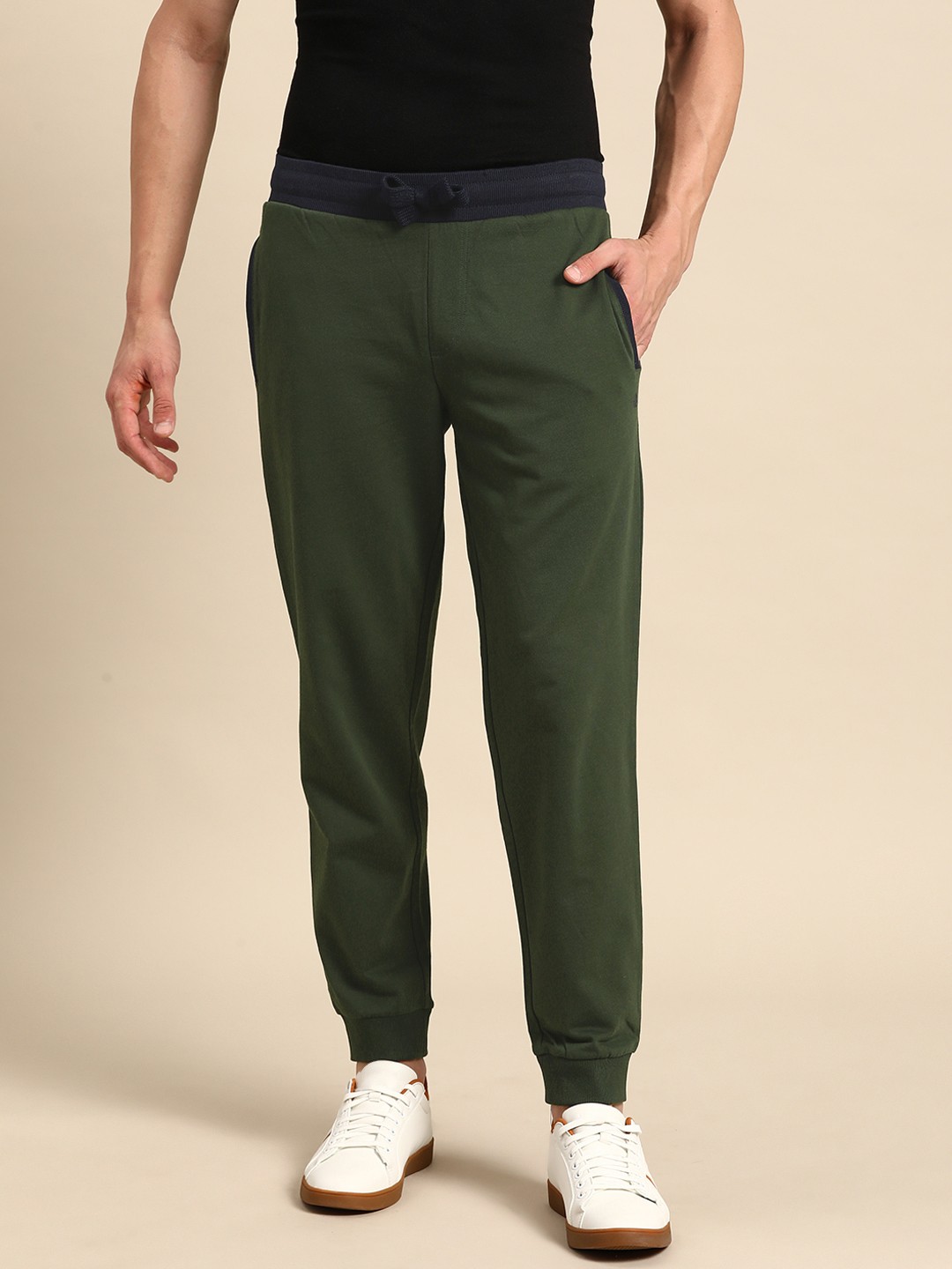 

United Colors of Benetton Men Solid Pure Cotton Joggers, Olive