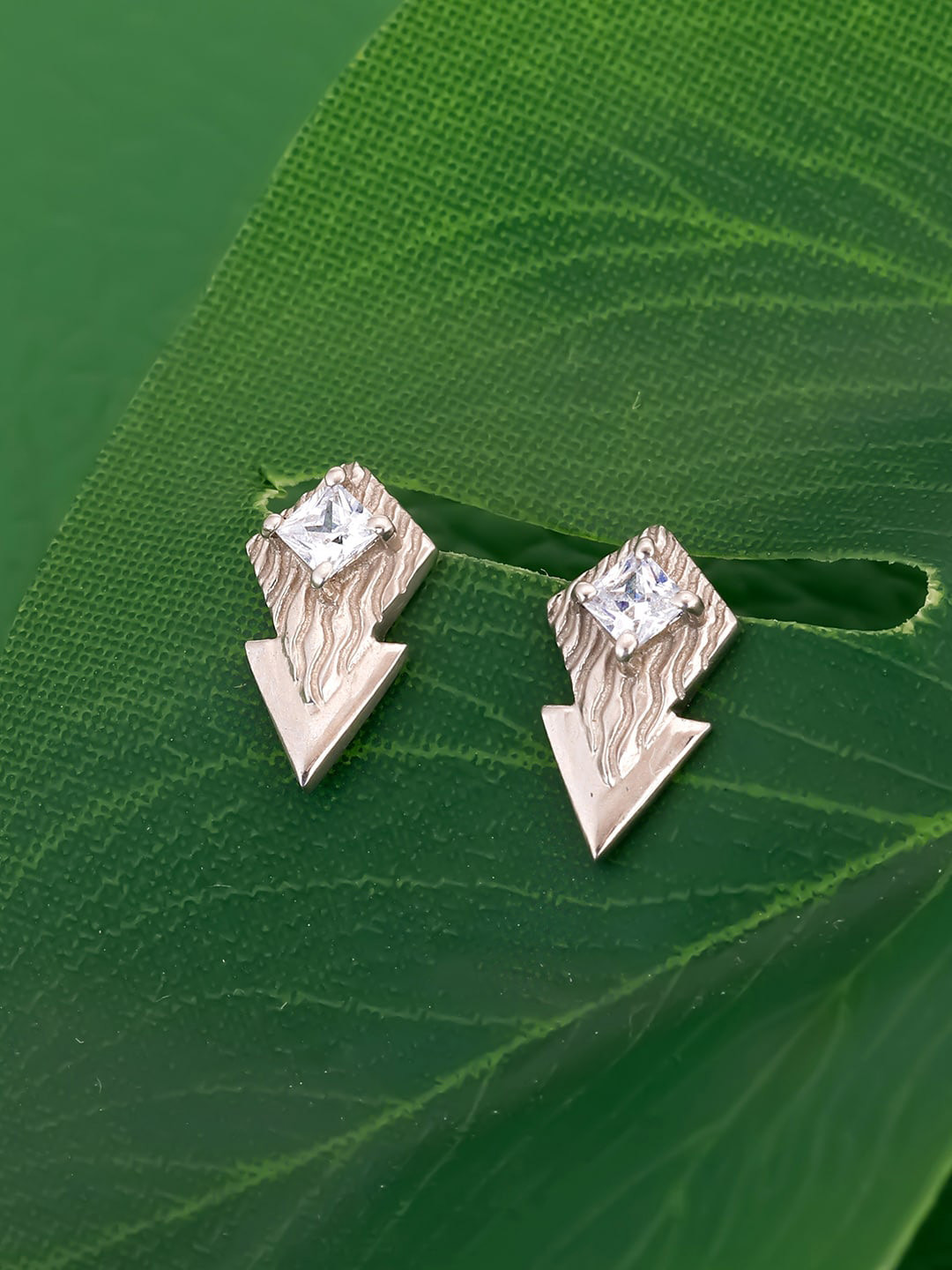 

GIVA Rhodium-Plated Contemporary Studs Earrings, Silver