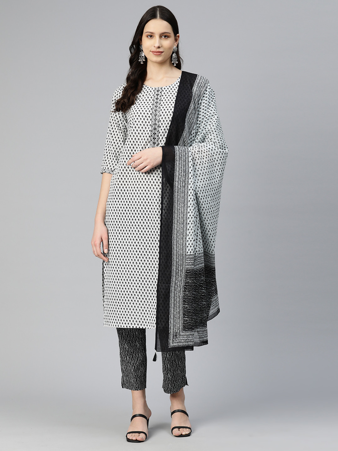 

Readiprint Fashions Women Floral Printed Thread Work Cotton Kurta with Palazzos & Dupatta, Black