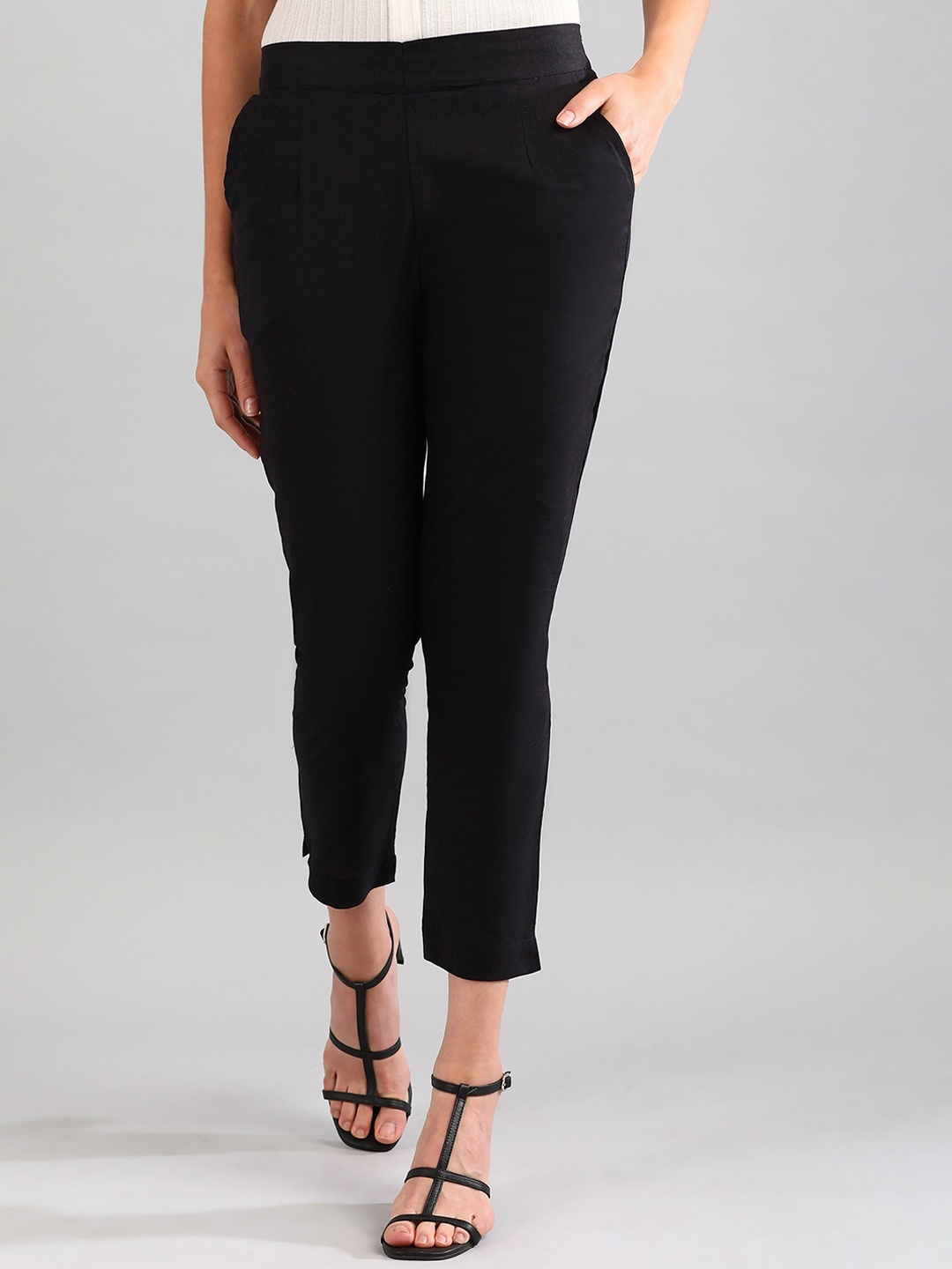 

AURELIA Women Regular Fit Mid-Rise Cropped Casual Trousers, Black