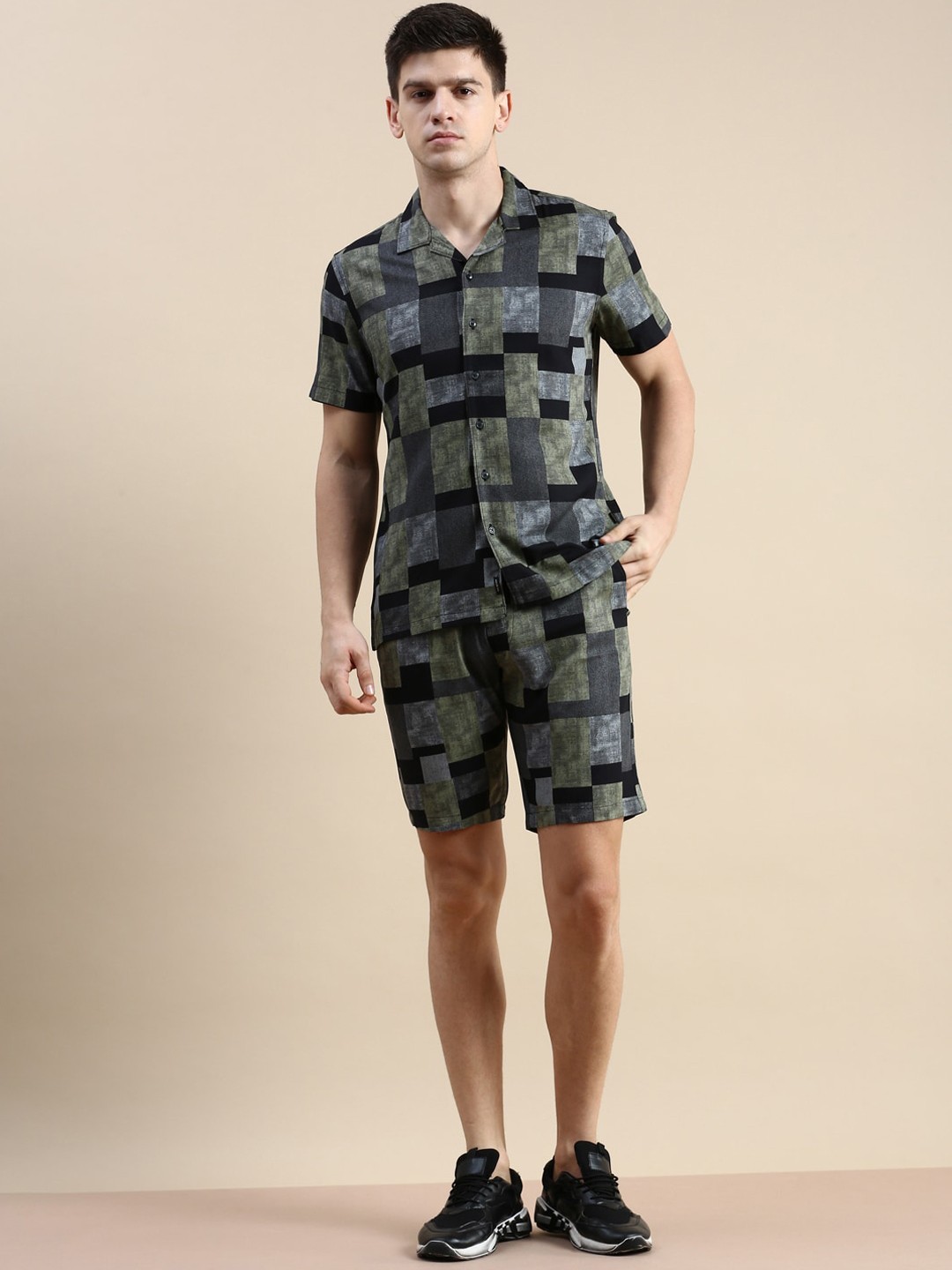 

SHOWOFF Geometric Printed Shirt With Shorts Co-Ords, Green