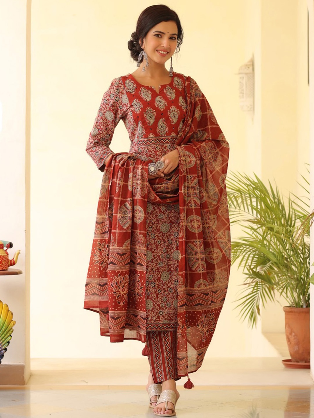 

Meena Bazaar Ethnic Motifs Printed Kurta With Trousers & Dupatta, Maroon
