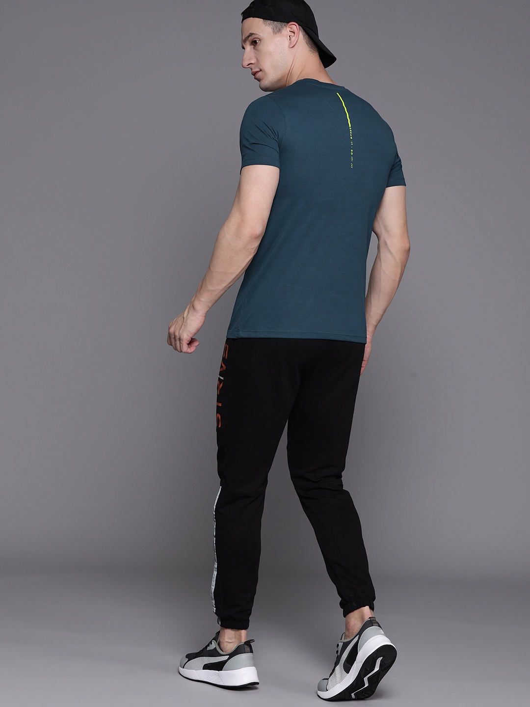 

HRX by Hrithik Roshan Men Solid T-shirt, Teal