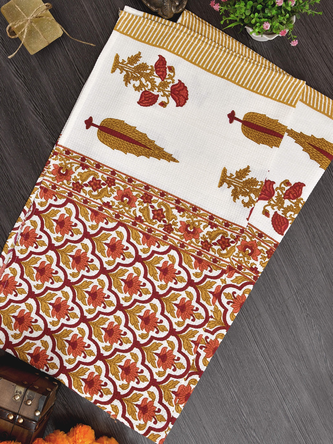 

MAFATLAL White & Mustard-Yellow Printed 250 GSM Pure Cotton Bath Towel