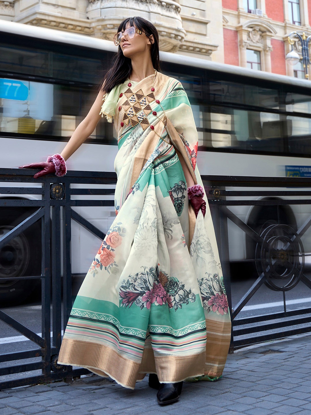 

elora Floral Zari Organza Bhagalpuri Saree, Cream