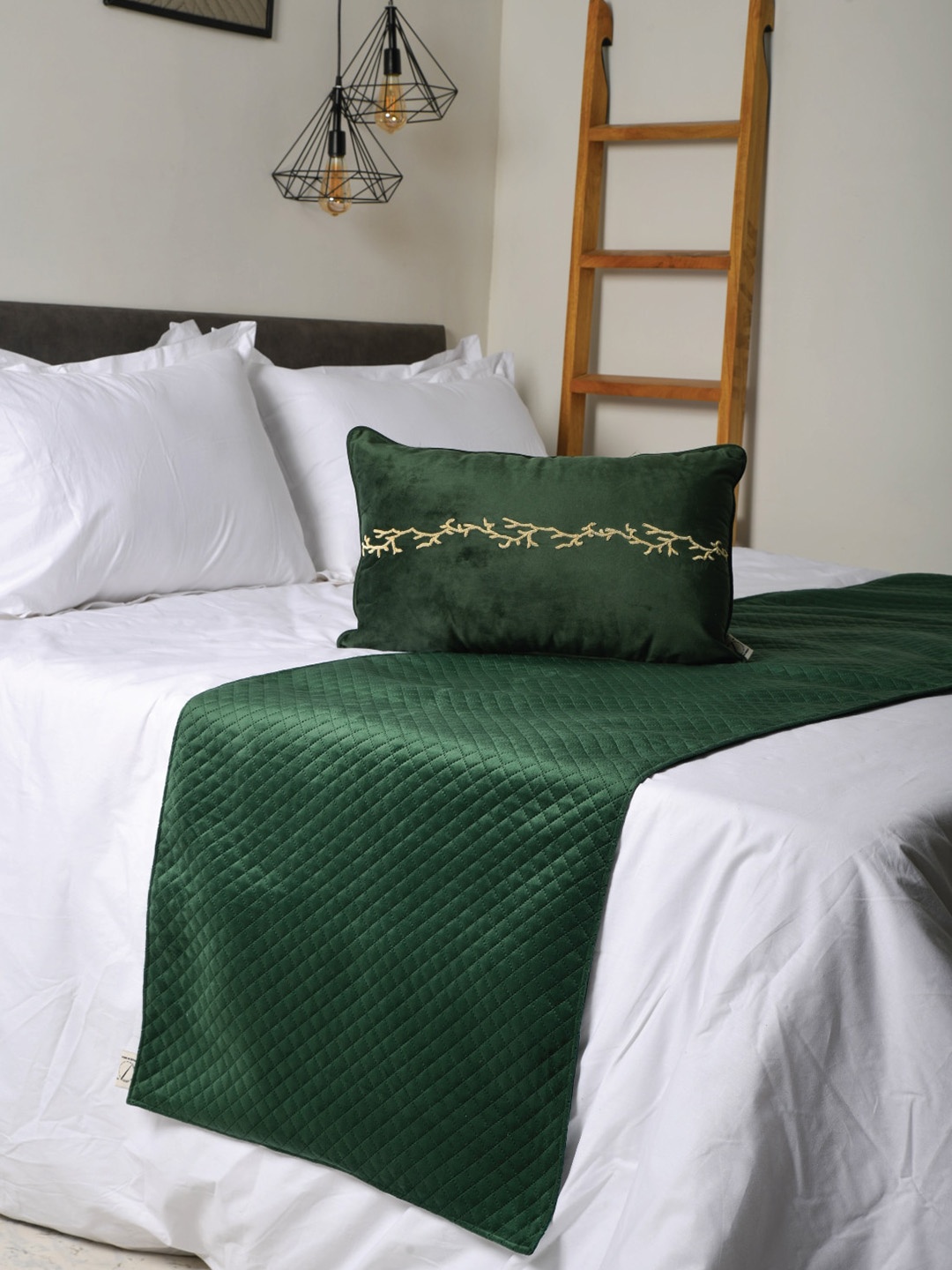 

THE SEWING CREST Green Solid Quilted Pure Cotton Bed Runner