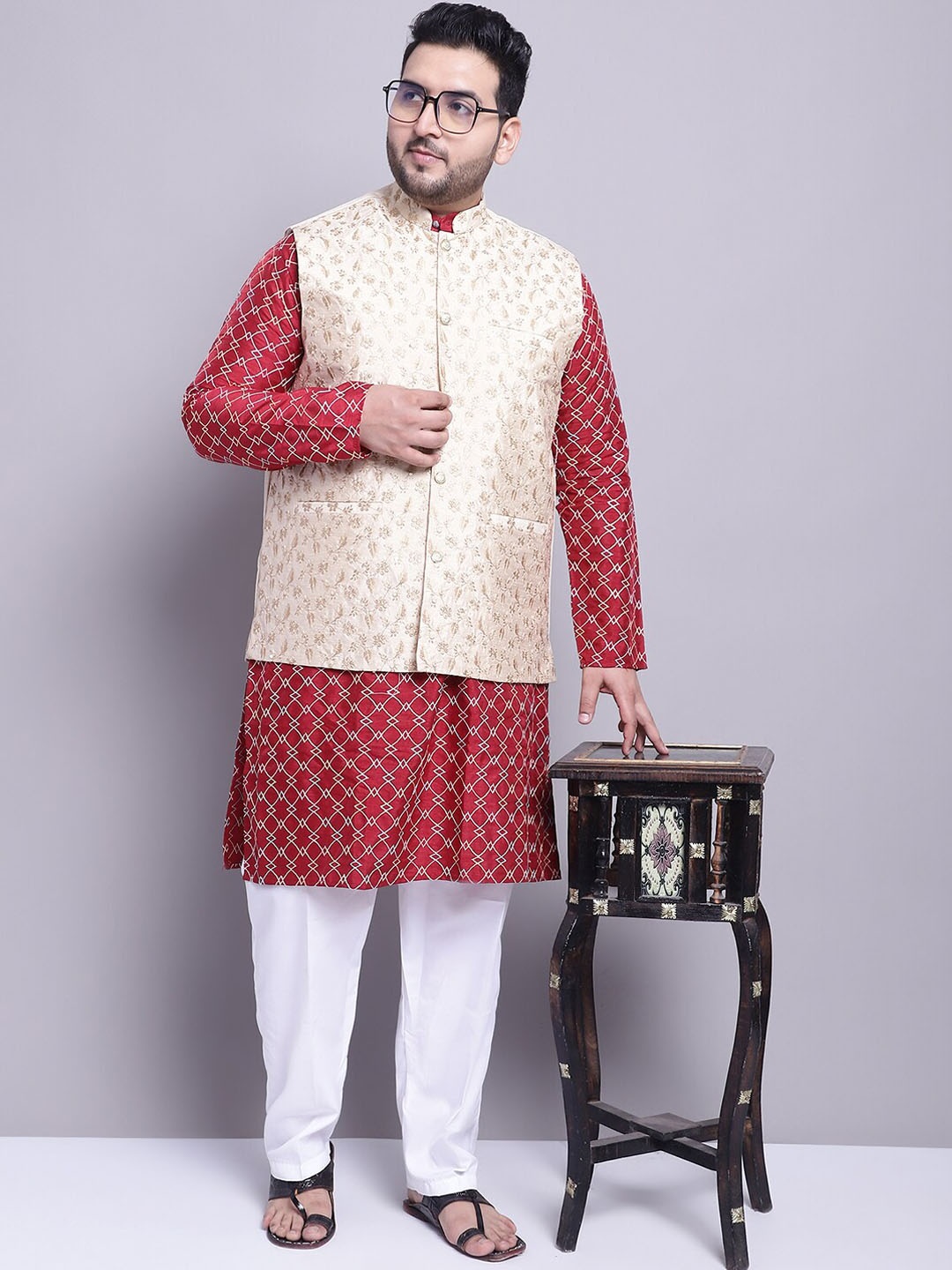 SOJANYA PLUS Plus Size Ethnic Embroidered Kurta With Pyjamas & fEmbroidered Nehru jacket, Maroon