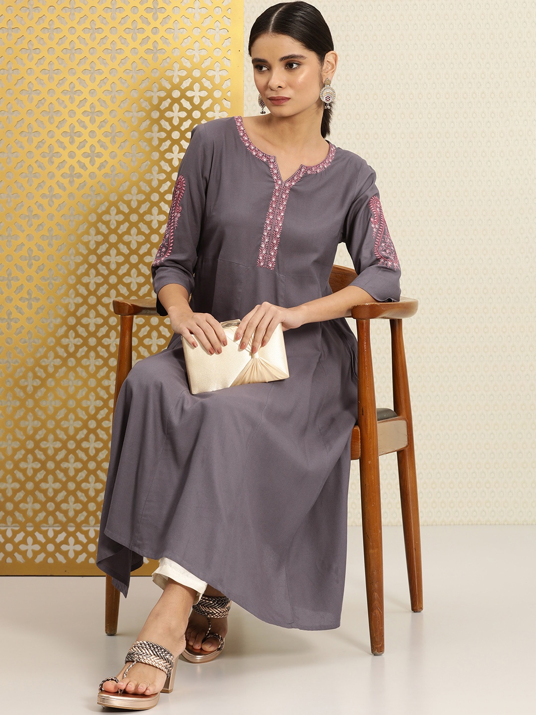 

House of Pataudi Ethnic Paisley Embroidered Thread Work Jashn Kurta, Grey