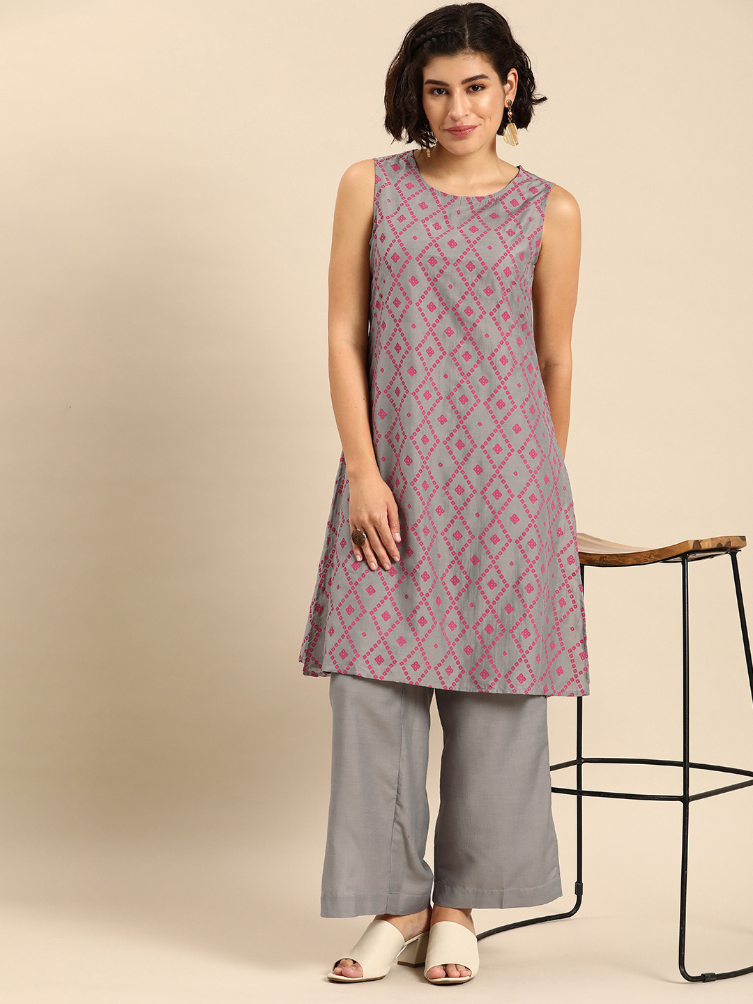 

Anouk Women Grey Bandhani Printed Regular Kurta with Palazzos