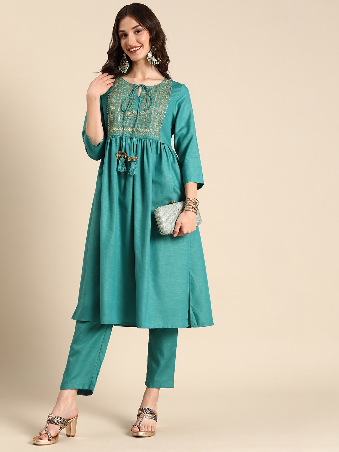 

Anouk Yoke Design High Slit A-Line Kurta with Trousers, Green