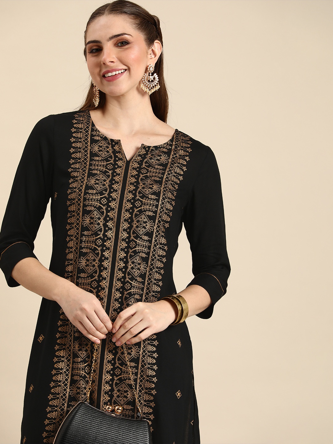 

Anouk Ethnic Motifs Printed V-Neck Straight Kurta, Black