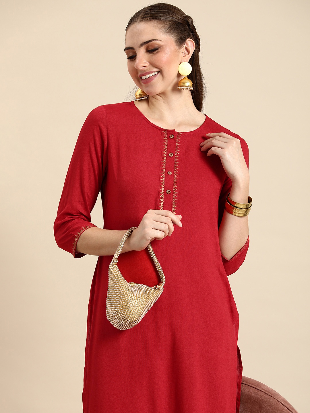 

Anouk Solid Round Neck Straight Knee Length Kurta, Red