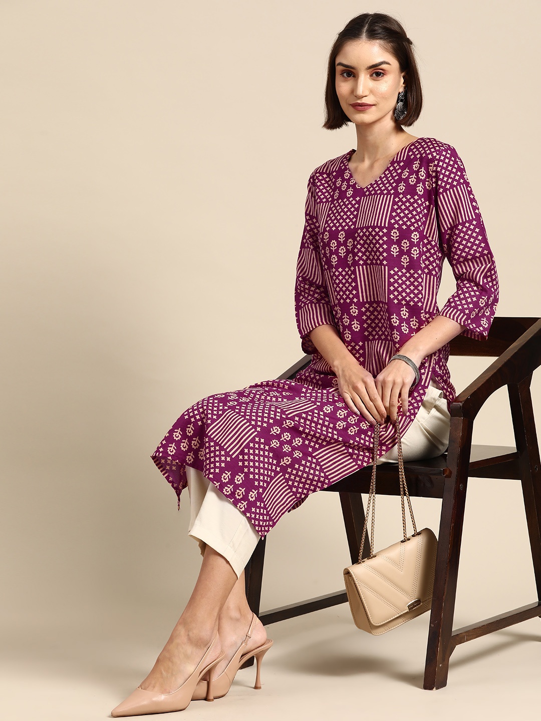 

Anouk Women Ethnic Motifs Printed V-Neck Straight Kurta, Purple