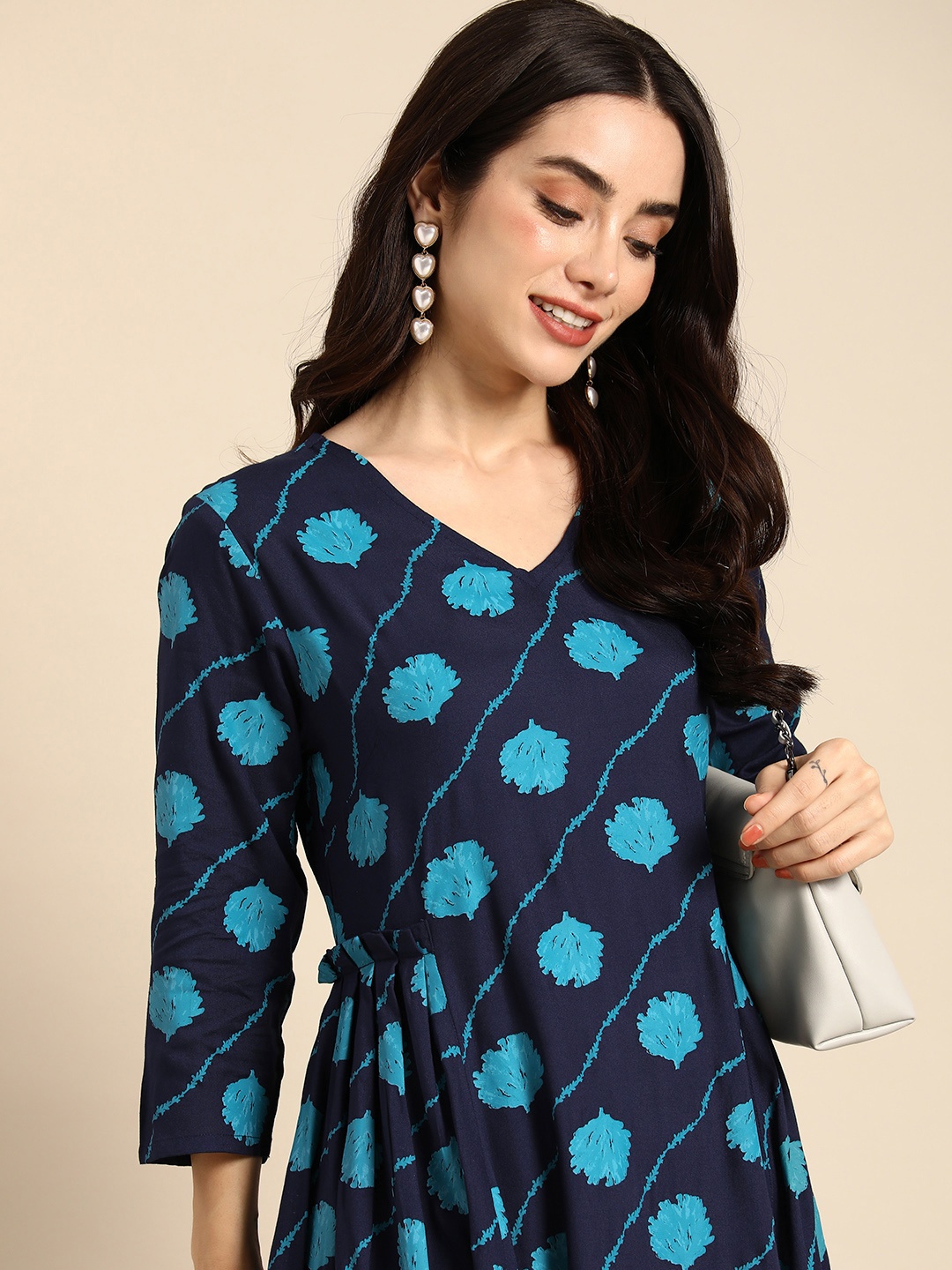 

Anouk Floral Printed V-Neck A-Line Kurta, Navy blue