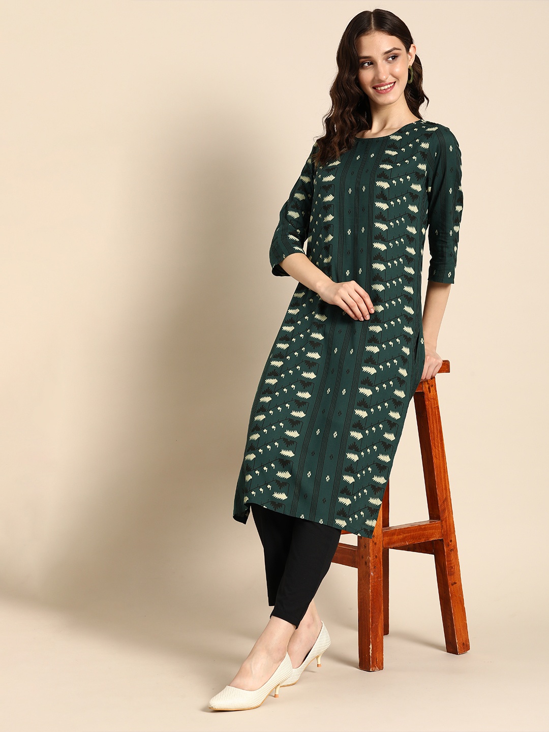 

Anouk Geometric Printed Round Neck Knee Length Straight Kurta, Green