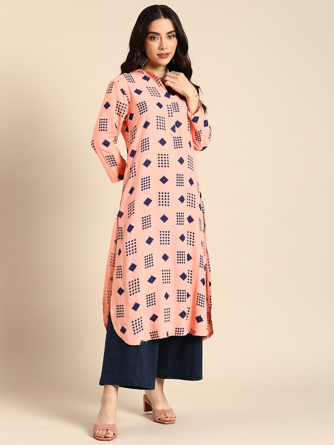 

Anouk Regular Straight Mandarin Collar Geometric Printed Kurta, Peach