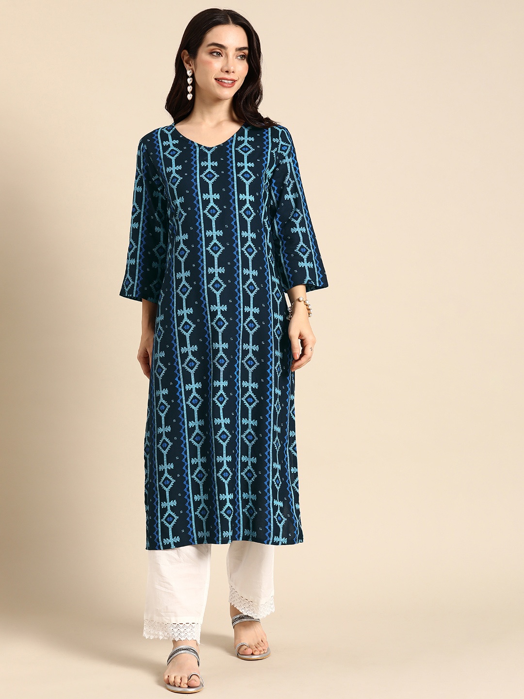 

Anouk Geometric Printed V-Neck Straight Kurta, Navy blue