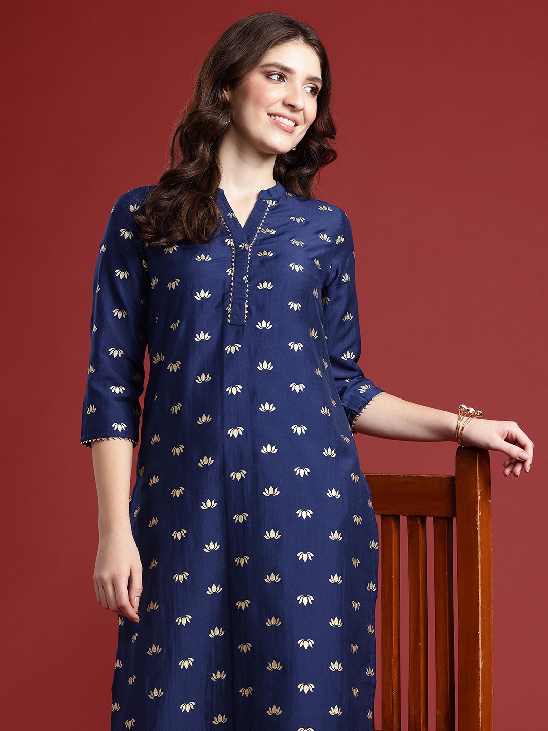 

Anouk Ethnic Motifs Printed Floral Kurta, Navy blue