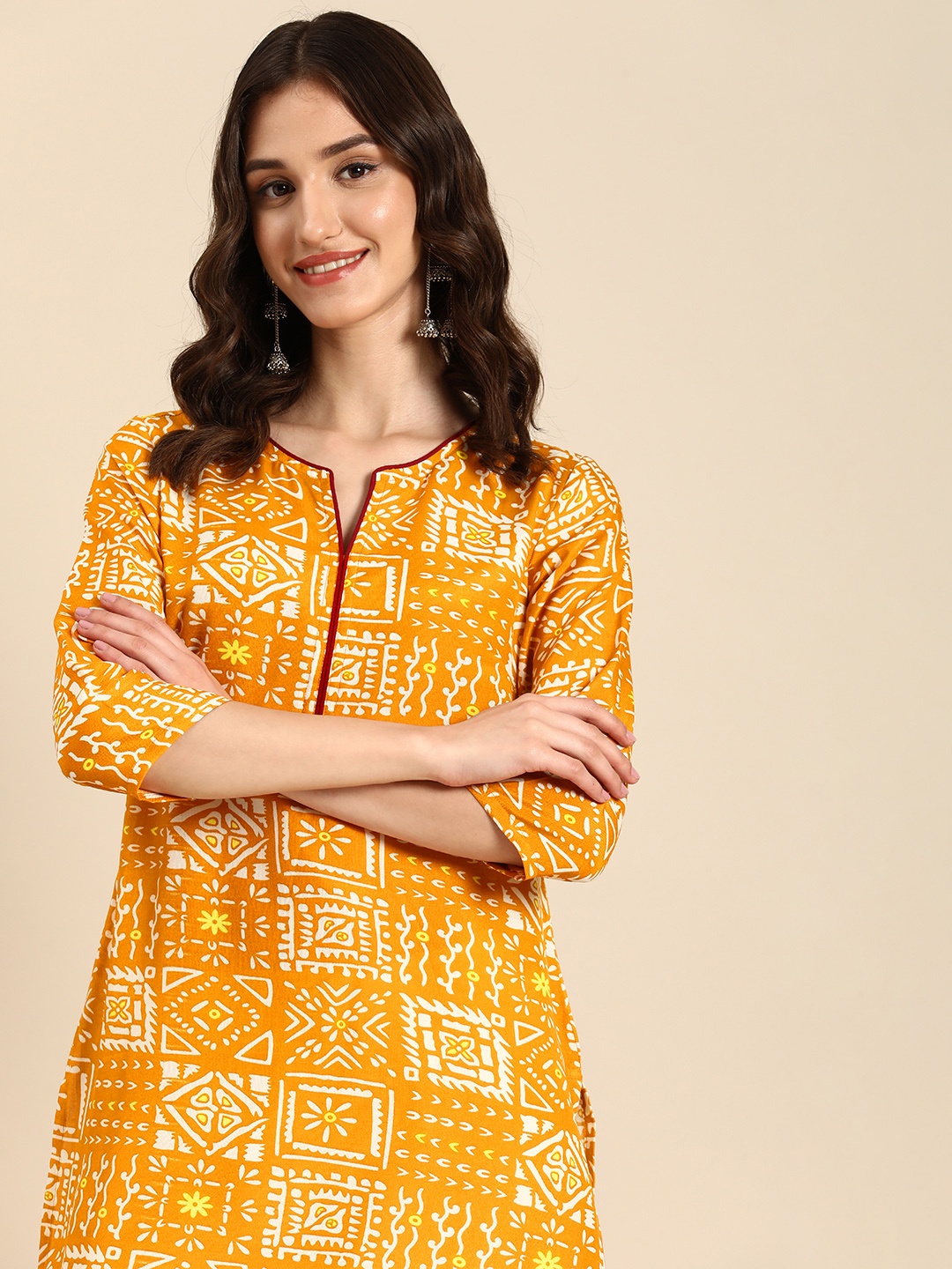 

Anouk Ethnic Motifs Printed V-Neck Straight Kurta, Mustard
