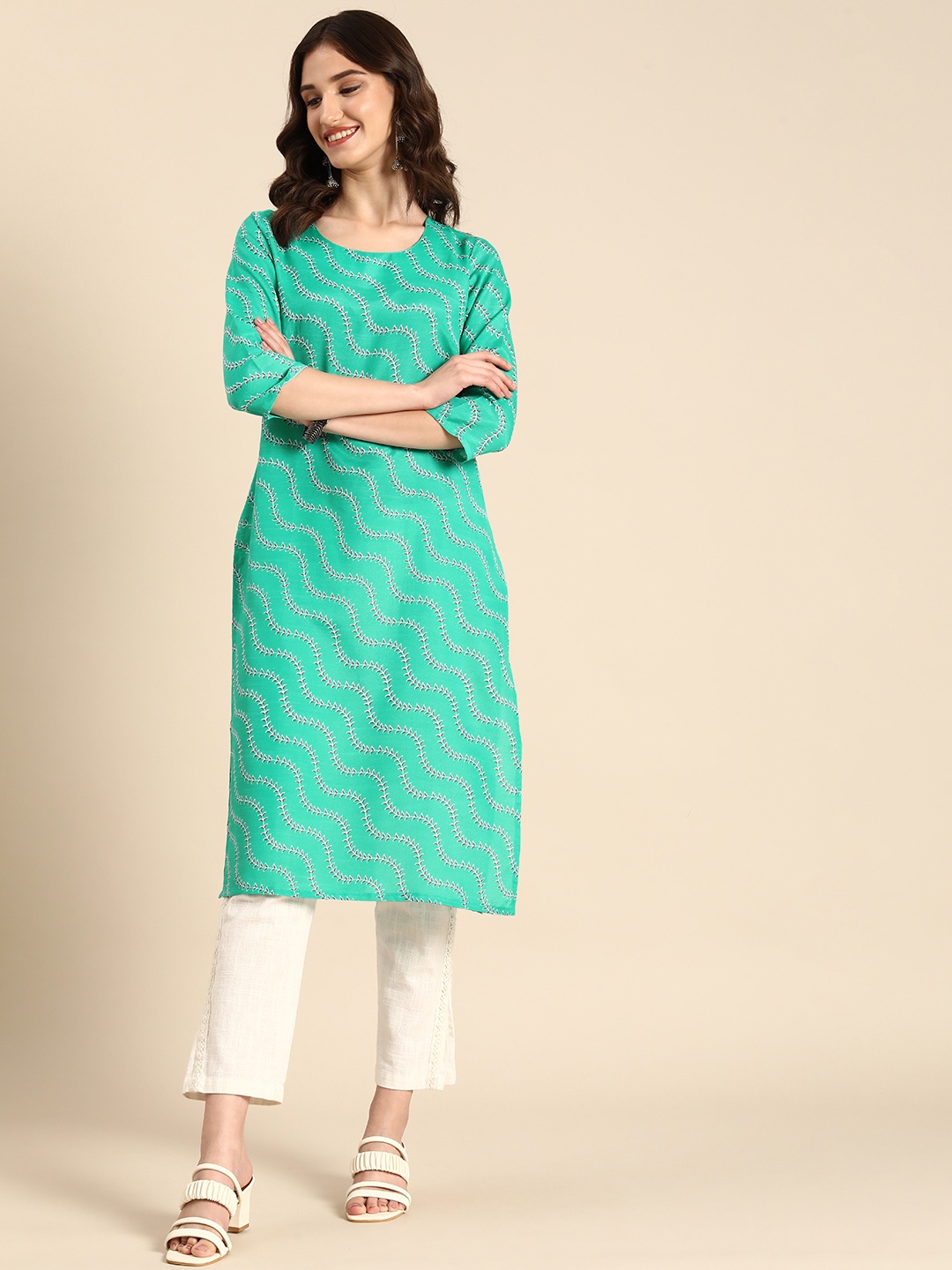 

Anouk Ethnic Motifs Printed Round-Neck Straight Kurta, Green