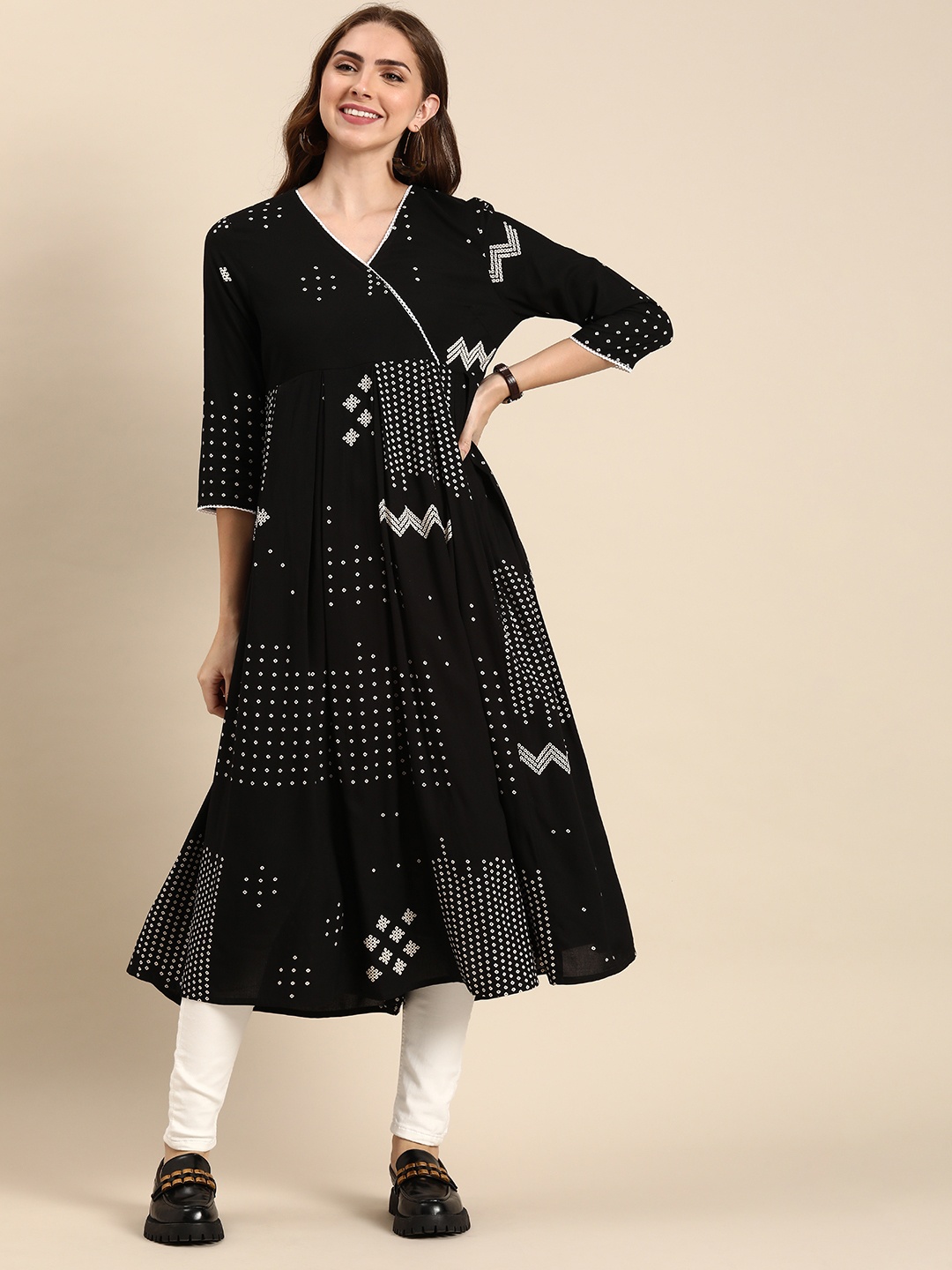 

Anouk Geometric Printed V-Neck Angrakha Kurta, Black